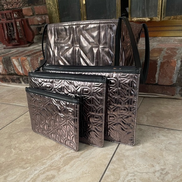 “DKNY” oversized 4 piece travel purse with 3 different sized zipper bags! - Picture 4 of 11